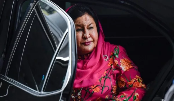 43 Dari 44 Barang Kemas Lubnan Dihantar Pada Rosmah Hilang, Diperintah Bayar RM65.7 juta