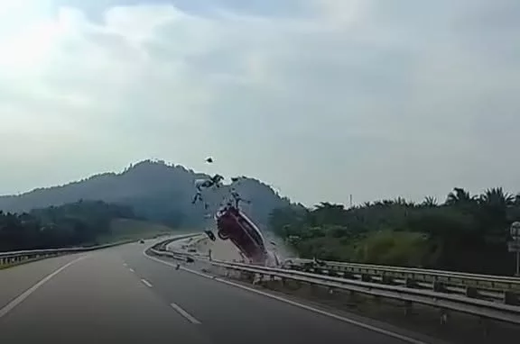 Tragis di LPT2, Wanita Cedera Parah Sampai Putus Kakinya Bila SUV Terbabas