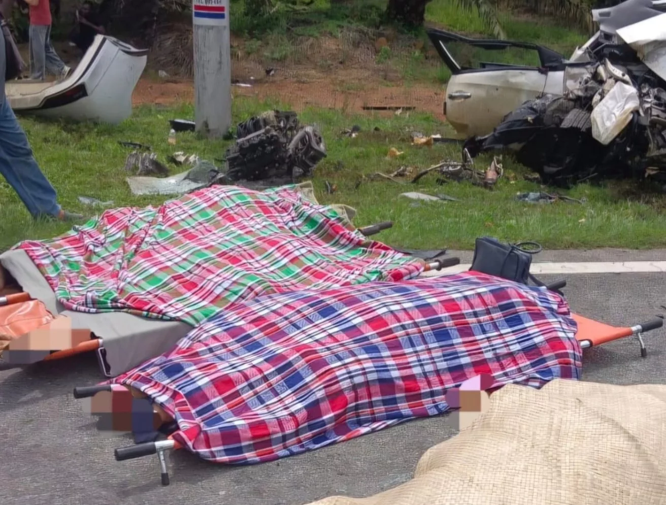 Tragedi di Simpang Renggam, 4 Maut Dan Wanita Warga Emas Tercampak Keluar 8 Tragedi di Simpang Renggam, 4 Maut Dan Wanita Warga Emas Tercampak Keluar