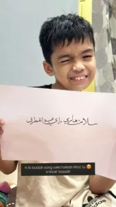 Anak Autisme 11 Tahun Raih Perhatian Dengan Tulisan Khat Cantik, Ibu Dedah Rajin Berlatih Setiap Hari 3 Anak Autisme 11 Tahun Raih Perhatian Dengan Tulisan Khat Cantik, Ibu Dedah Rajin Berlatih Setiap Hari