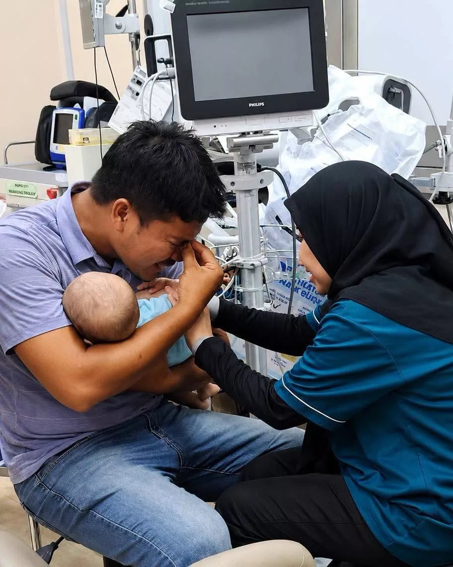 Bayi Tersedak Susu Ketika Di Rumah Pengasuh, Ibu Sampai Tengok Anak Lemah & Tidak Sedarkan Diri