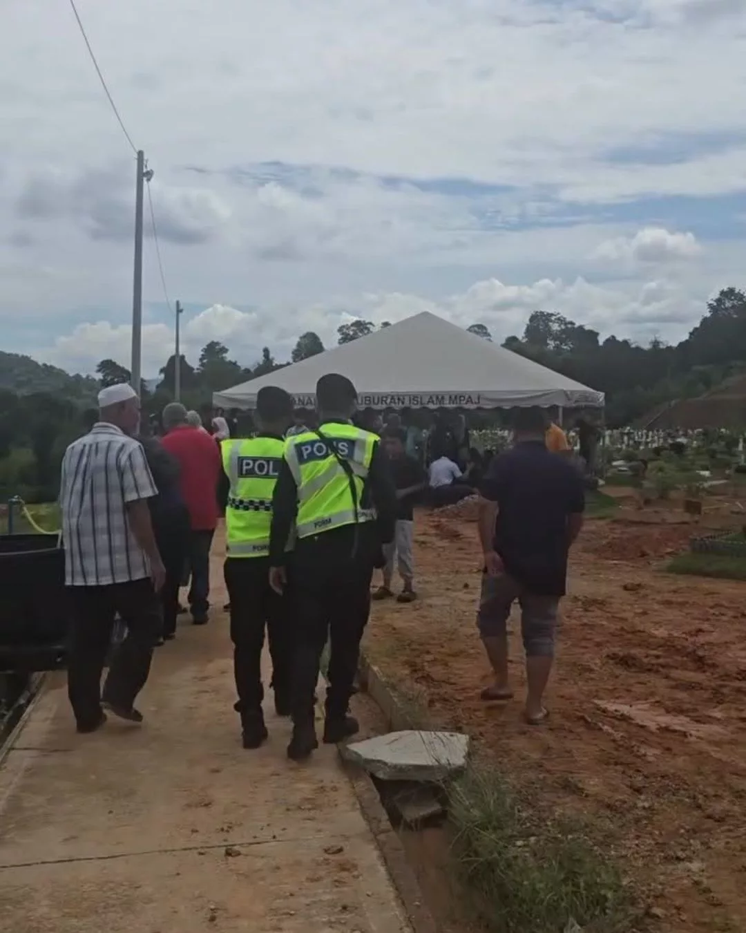Ibu Menangis Jenazah Anak Dihalang Kebumi Didakwa Langgar SOP Masjid, Sejam Lebih Terbiar Di Liang Lahat