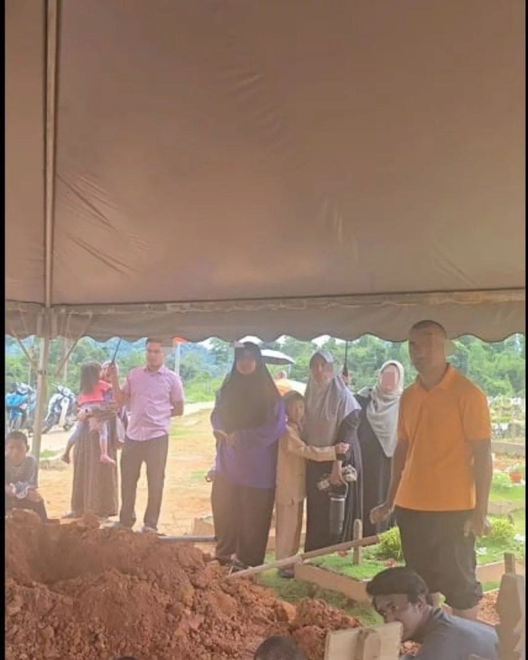 Ibu Menangis Jenazah Anak Dihalang Kebumi Didakwa Langgar SOP Masjid, Sejam Lebih Terbiar Di Liang Lahat