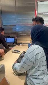 Suami Pecahkan Tester Minyak Wangi, Wanita Ini Kena Bayar RM1,080 9 Suami Pecahkan Tester Minyak Wangi, Wanita Ini Kena Bayar RM1,080