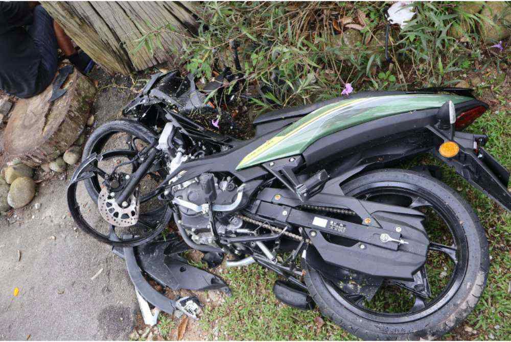 Pelukan dan Lambaian Terakhir, Tiga Sekeluarga Meninggal Dunia Dalam Satu Kemalangan Tragis
