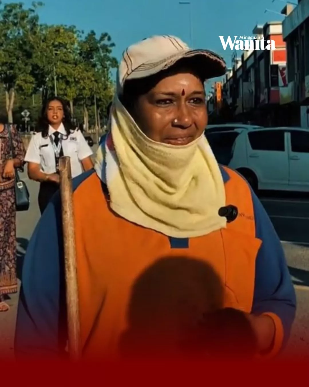 12 Tahun Jadi Tukang Sapu, Kehadiran Lima Anak Dengan Pakaian Kerjaya Buat Ibu Terharu 9 12 Tahun Jadi Tukang Sapu, Kehadiran Lima Anak Dengan Pakaian Kerjaya Buat Ibu Terharu