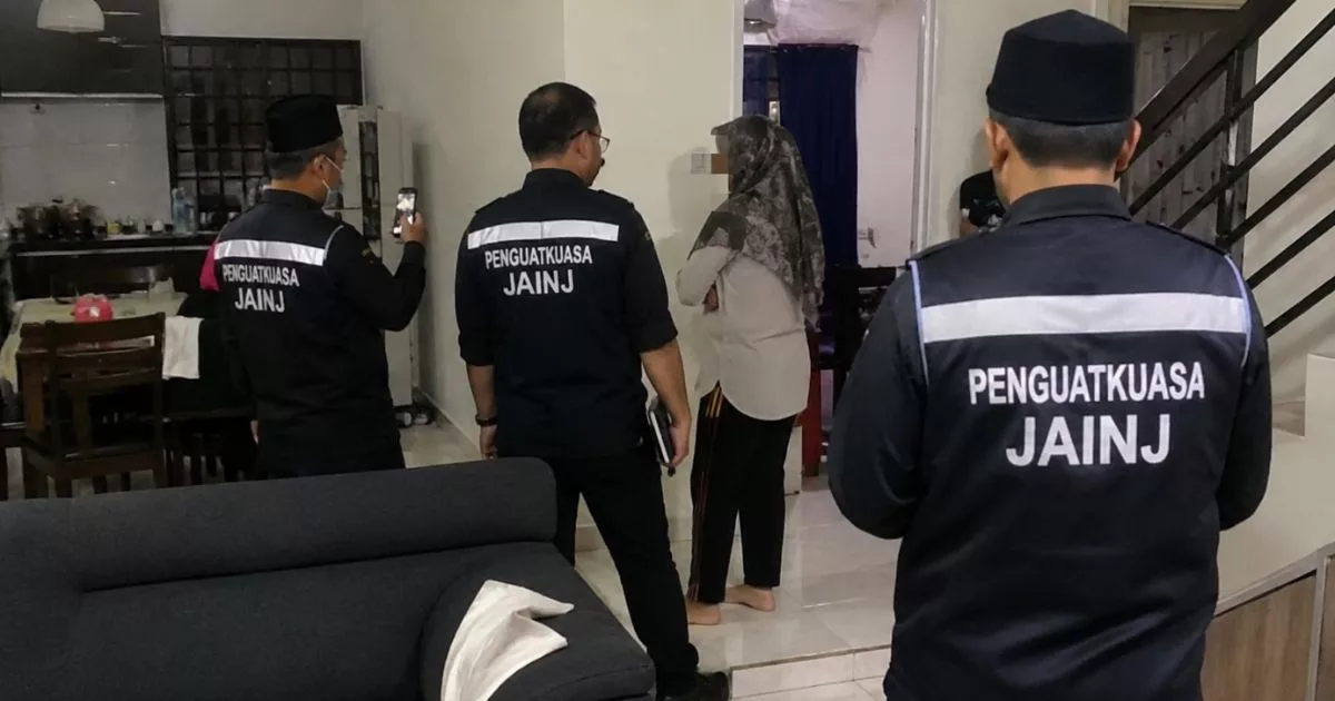 Isteri Orang Dicekup Berkhalwat Dengan Lelaki Bujang Ketika Suami Ditahan Penjara 4 Isteri Orang Dicekup Berkhalwat Dengan Lelaki Bujang Ketika Suami Ditahan Penjara