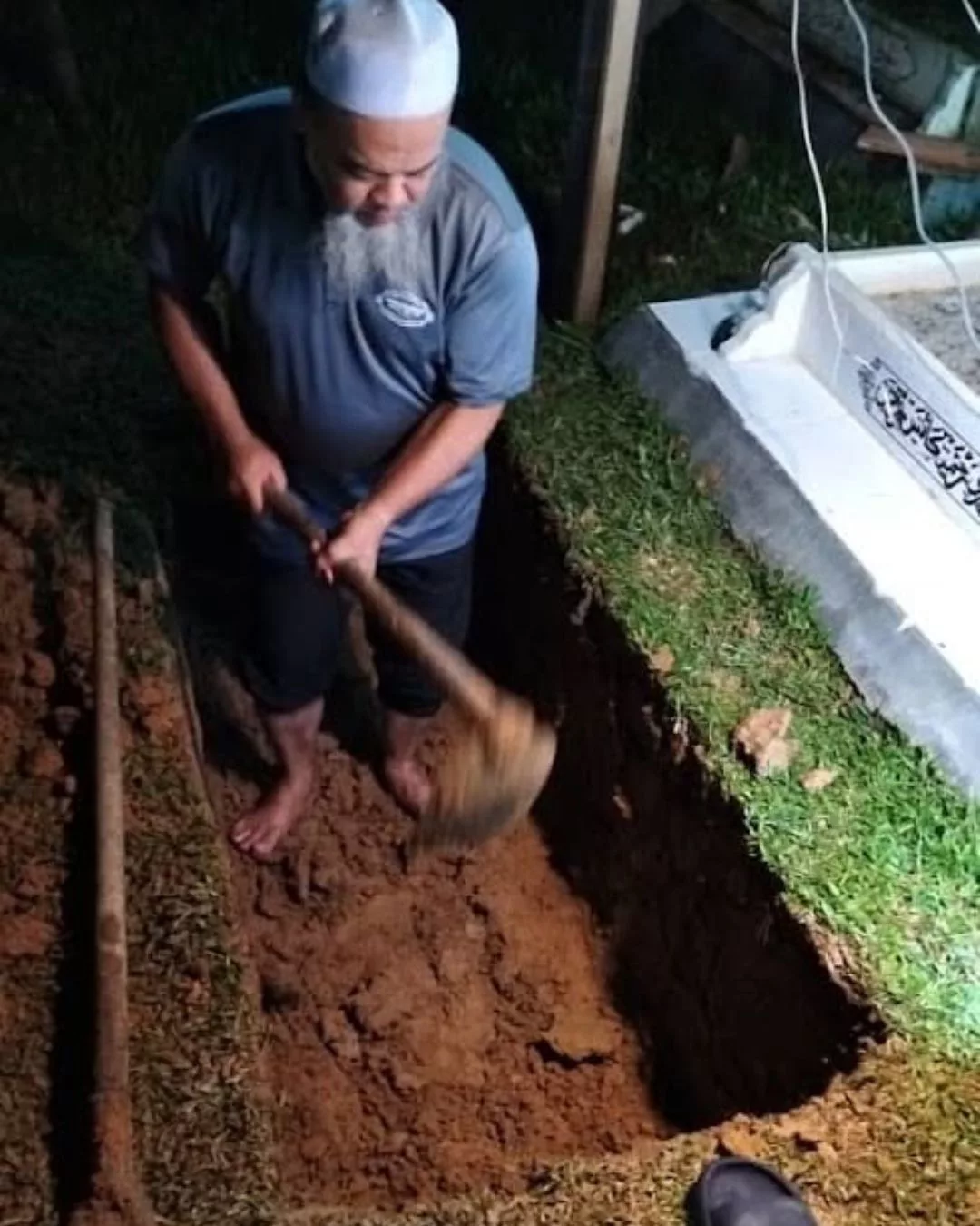 Terputus Silaturahim Bertahun-Tahun, Abang Menyesal Hanya Bertemu Jenazah Adik di Unit Forensik 9 Terputus Silaturahim Bertahun-Tahun, Abang Menyesal Hanya Bertemu Jenazah Adik di Unit Forensik