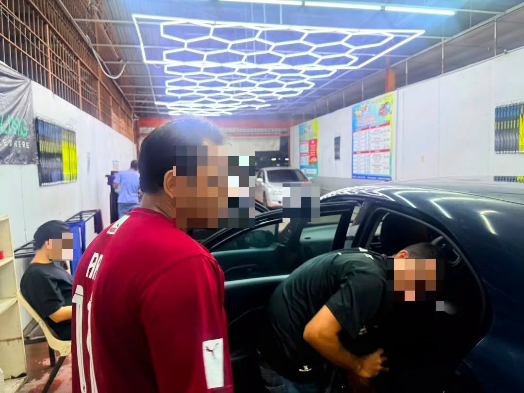 Gara-Gara Isteri Muat Naik Video Lama, Bongkar Suami Warga Pakistan Guna Logo JIM Pada Hilux 14 Warga Pakistan Guna Logo JIM Pada Hilux