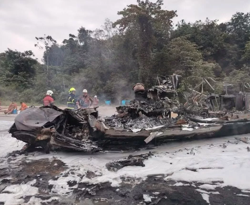 Ibu Anak Rentung Kereta Dihempap Lori Tangki, Perjalanan Pulang Berakhir Dengan Tragedi 7 Ibu Anak Rentung Kereta Dihempap Lori Tangki, Perjalanan Pulang Berakhir Dengan Tragedi