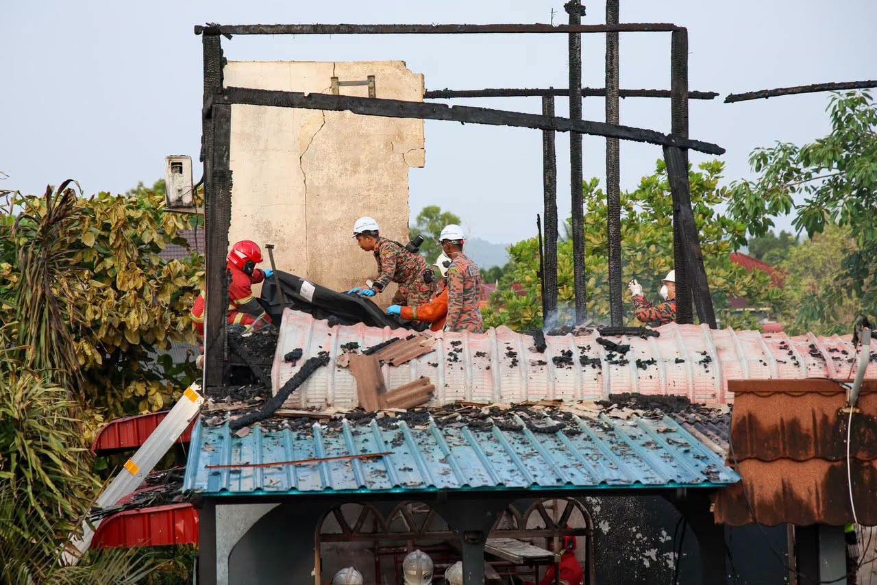 Tragedi Kebakaran Dua Beranak, Ibu Terkilan Tak Sempat Jawab Panggilan Video Terakhir Si Anak 7 Tragedi Kebakaran Dua Beranak, Ibu Terkilan Tak Sempat Jawab Panggilan Video Terakhir Si Anak