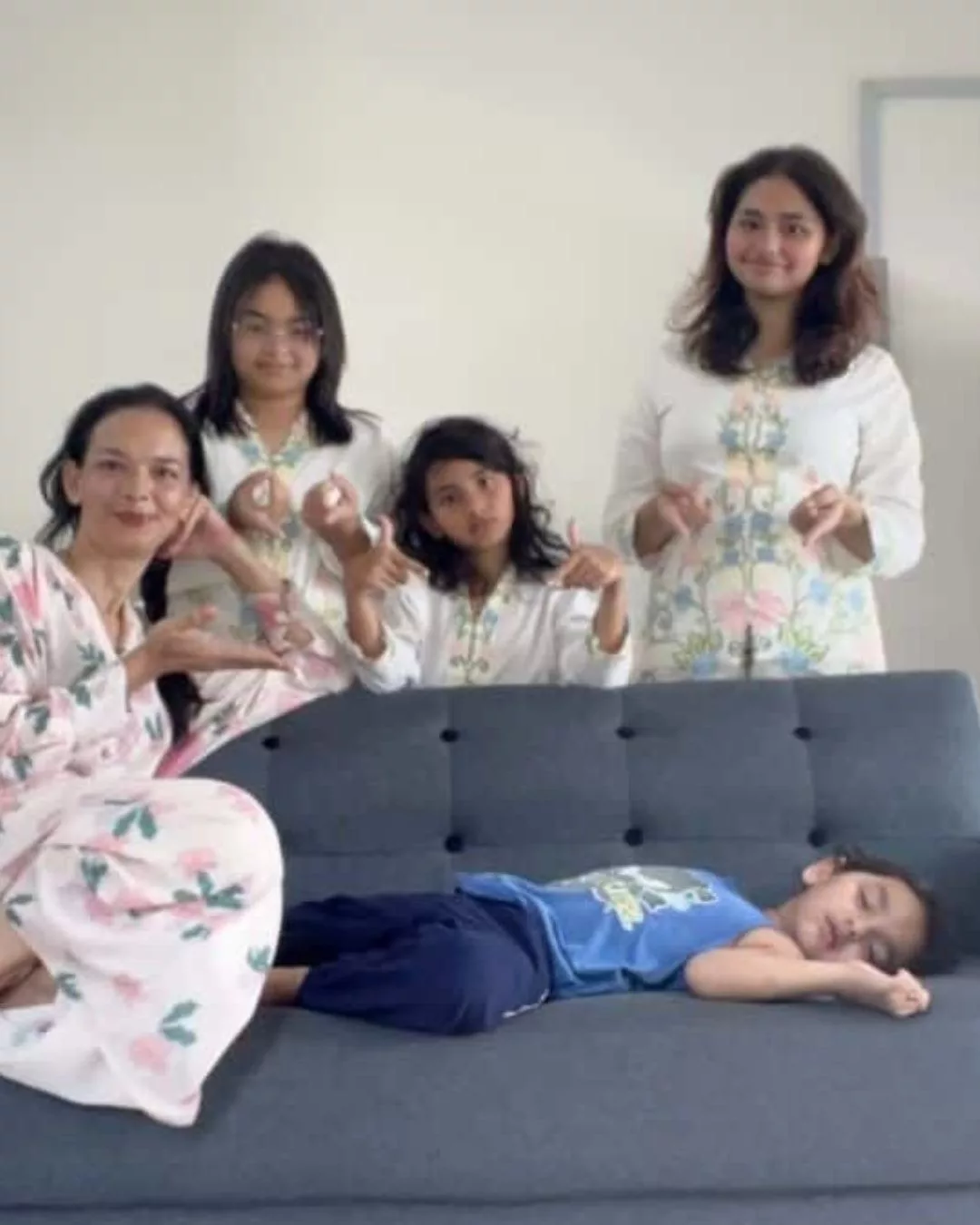 Zahnita Akui Lepaskan Hak Penjagaan Anak Demi Masa Depan, Kini Sudah Bertunang 5 Zahnita