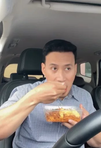 Lelaki Nak Bakal Isteri Masakkan Bekal Macam Mak Kena Kecam, Pilih Diam Dan Jadi Pembaca Senyap