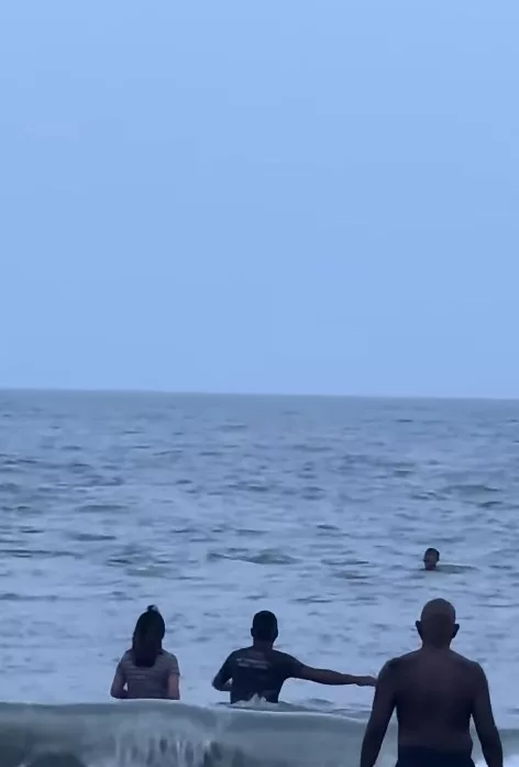 Tragedi Mandi Pantai, Tangan Bapa Masih Erat Pegang Kaki Anak Sulung Waktu Ditemui