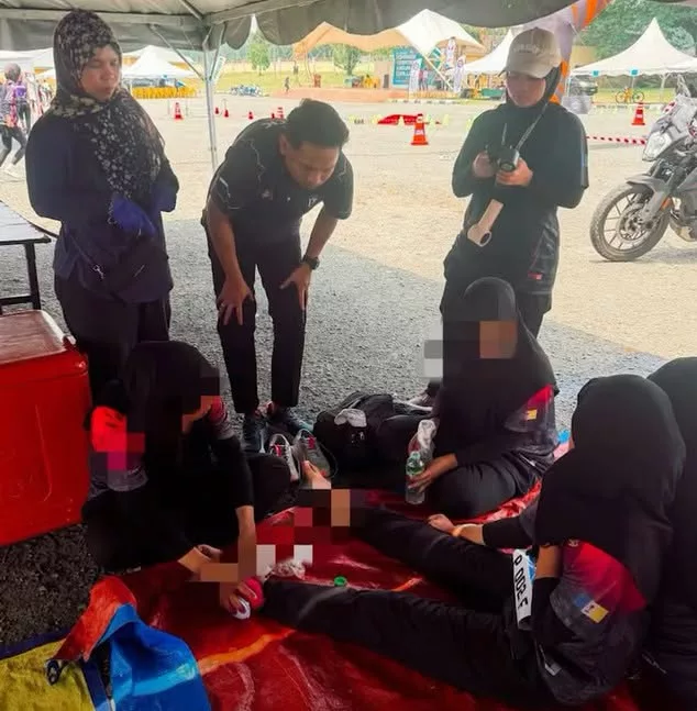 Penuntut UiTM Berjalan 10KM & Bawa Beban 5KG, Adam Berjaya Sampai Ke Garisan Penamat Sebelum Pengsan 3 Penuntut UiTM Berjalan 10KM & Bawa Beban 5KG, Adam Berjaya Sampai Ke Garisan Penamat Sebelum Pengsan
