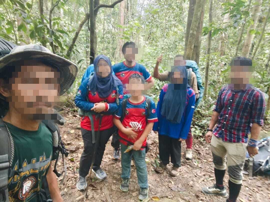 Isyarat Asap Di Hutan Tebal Jadi Petunjuk, Pasangan Suami Isteri & Anak Dijumpai