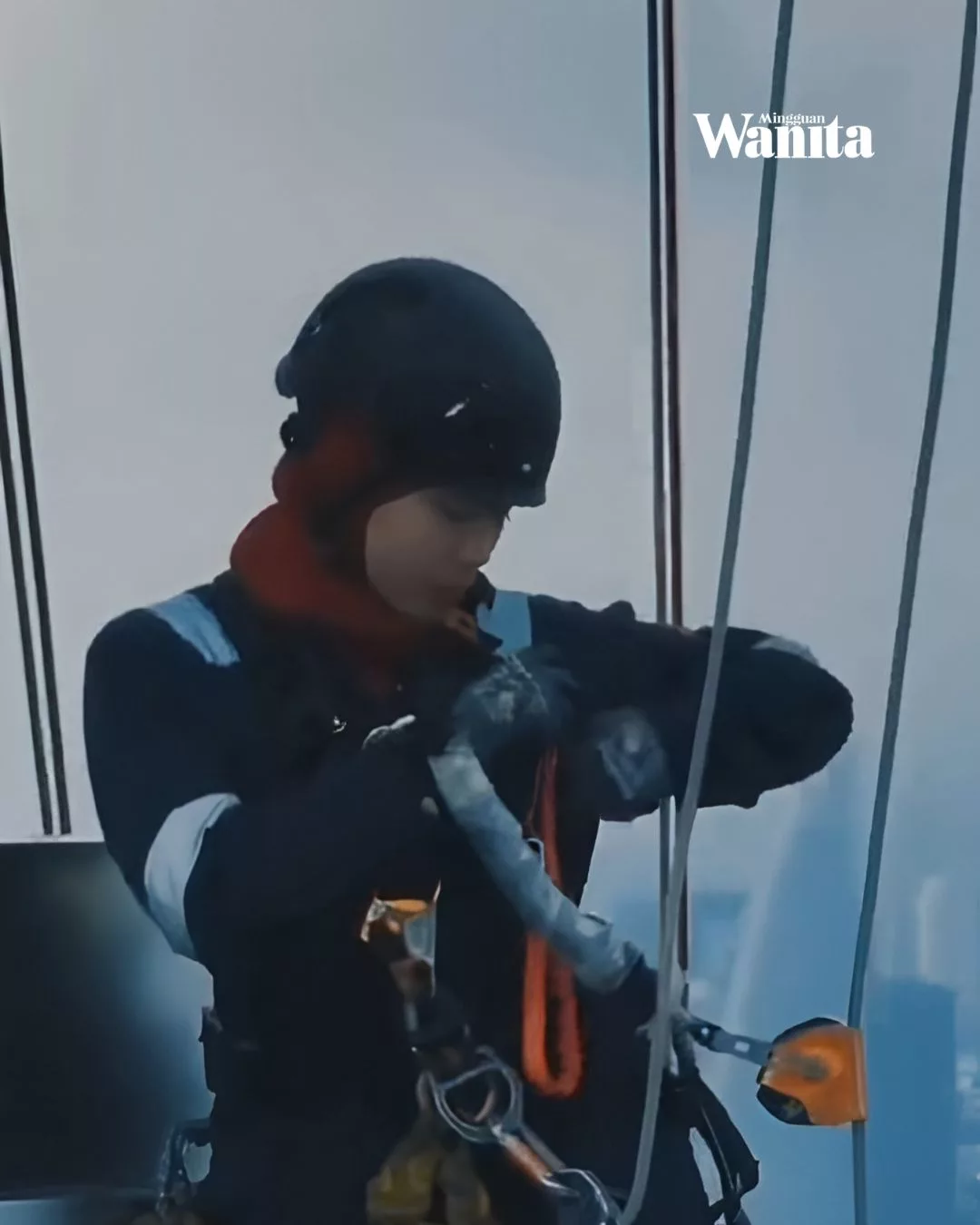 Digelar 'Iron Lady' Sebab Panjat Menara KLCC, Normalia Sidek Juruteknik Akses Tali Wanita Dikagumi Ramai 5 Digelar 'Iron Lady' Sebab Panjat Menara KLCC, Normalia Sidek Juruteknik Akses Tali Wanita Dikagumi Ramai