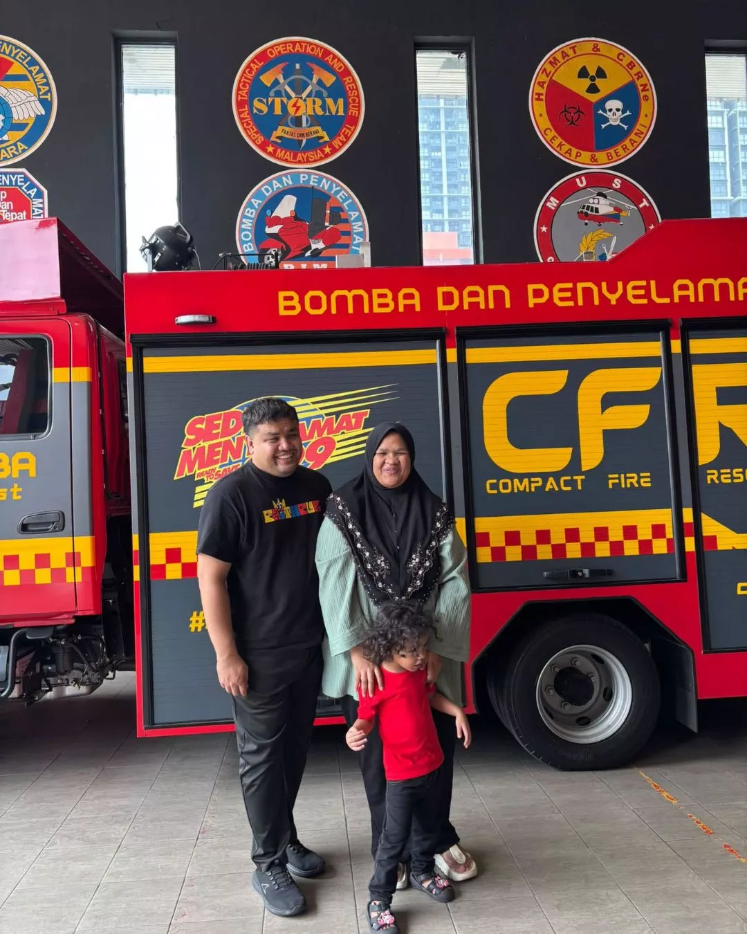 Azmi Saat Sebak Anak Disahkan Autisme, “Menitik Juga Air Mata Saya Dan Isteri...” 3 azmi saat