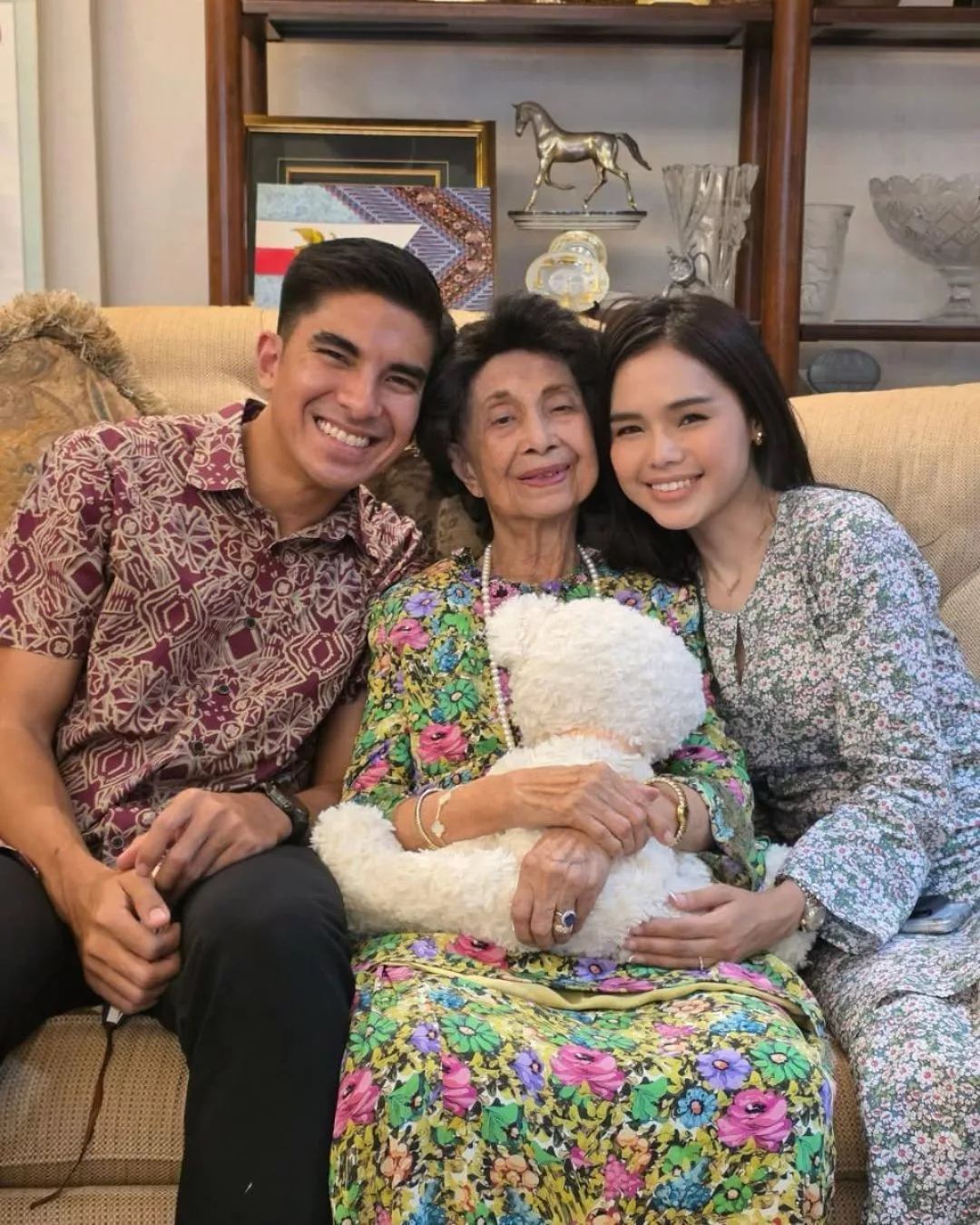 “Nasihat Tun Akan Sentiasa Kami Pegang…” Syed Saddiq Dan Bella Hiba Kehilangan Tun Siti Hasmah 2 Syed Saddiq dan Bella Astillah