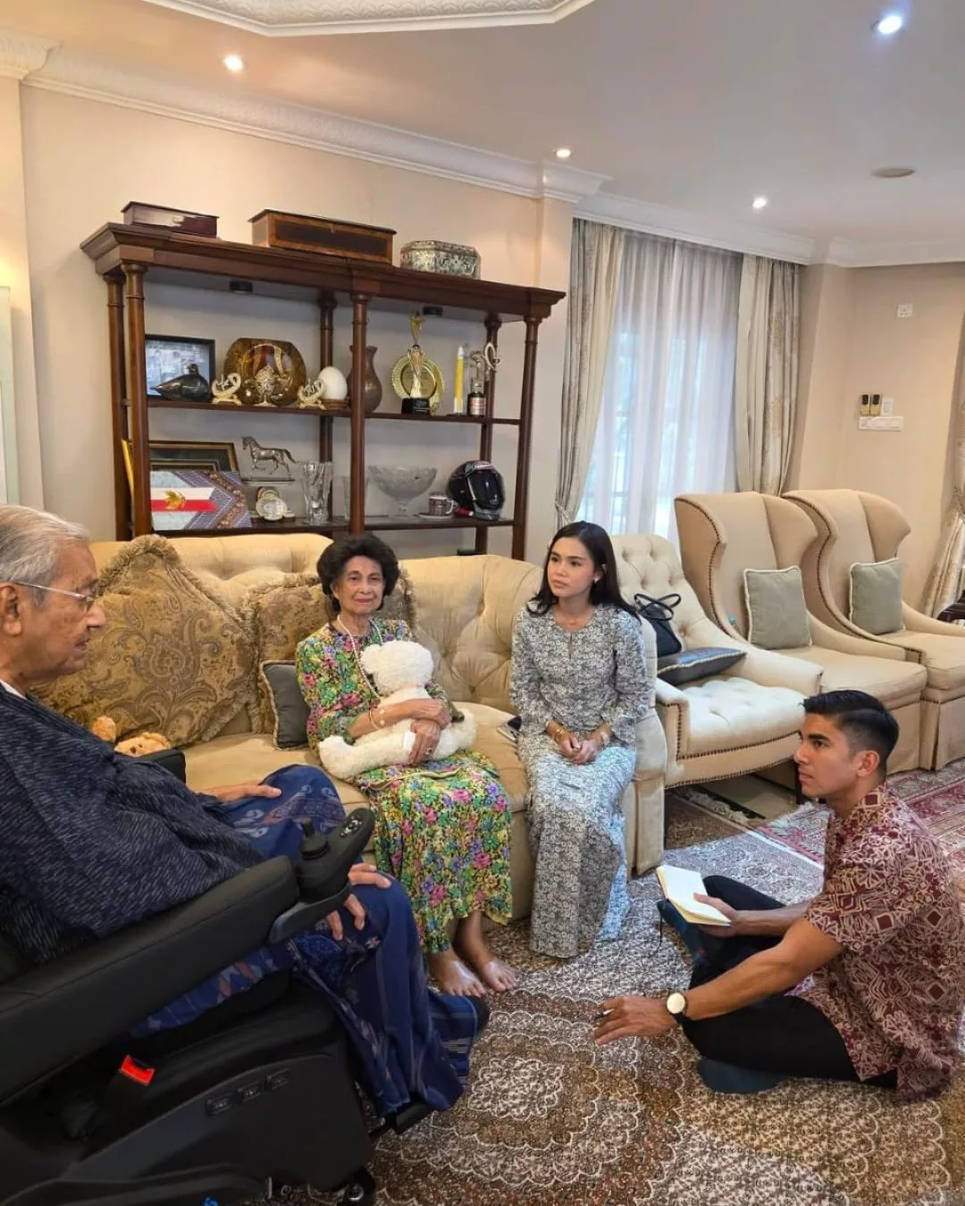 “Nasihat Tun Akan Sentiasa Kami Pegang…” Syed Saddiq Dan Bella Hiba Kehilangan Tun Siti Hasmah 3 Syed Saddiq dan Bella Astillah