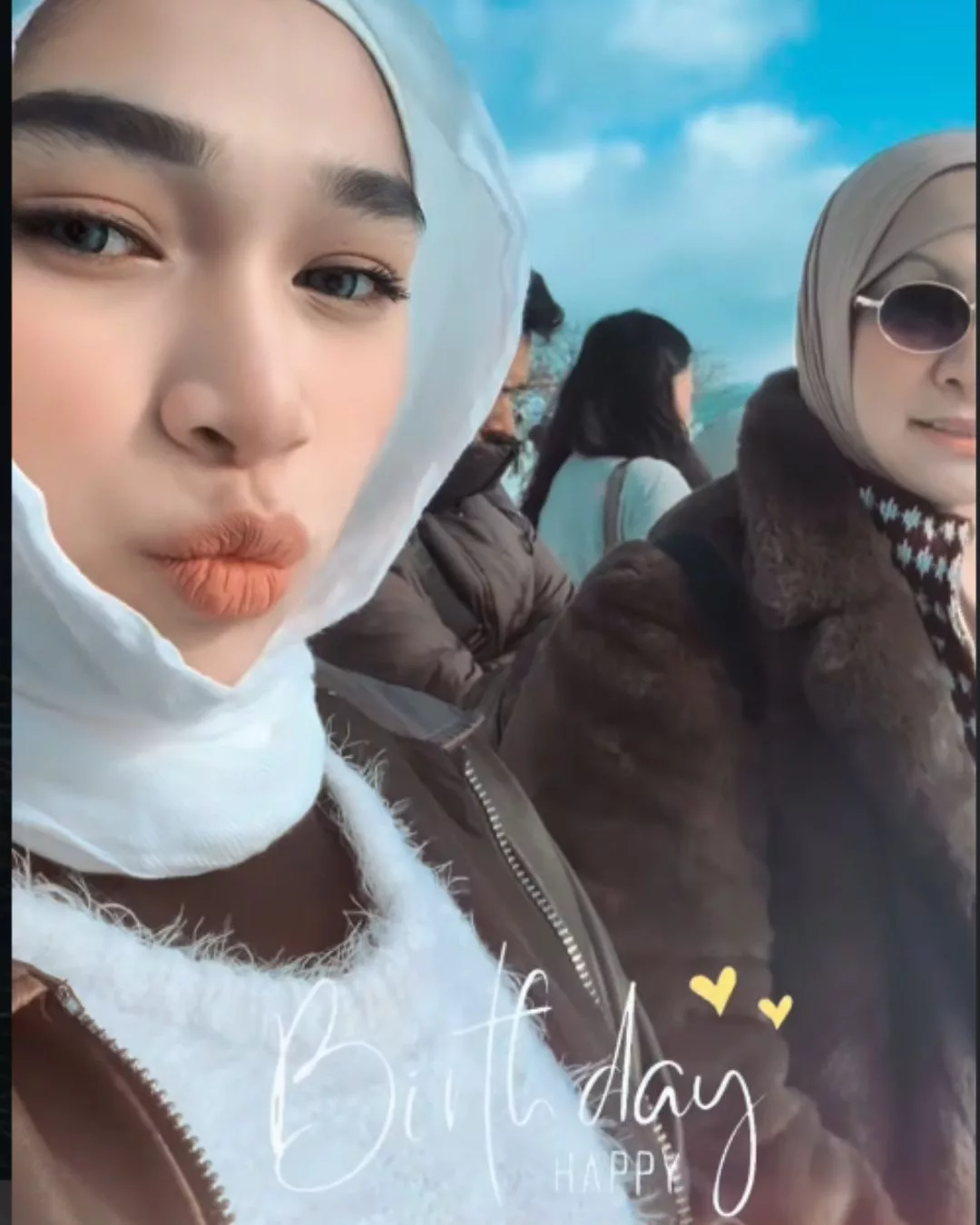 Abby Abadi Luah Isi Hati Di Hari Jadi Ke-18 Maria Danisha, “Semudah Ini Melupakan Mama…” 2 abby abadi