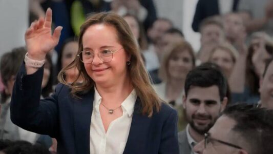 Wanita Sindrom Down Pertama Eropah Dipilih Ke Parlimen Wilayah 3 Wanita Sindrom Down