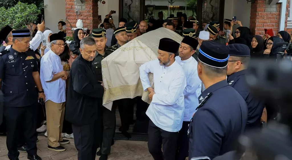 Jenazah Tun Dr. Hasmah Disemadikan Bersebelahan Pusara Datin Seri Endon
