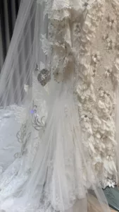 Busana Resepsi Putri Batrisya Diilhamkan Angsa Putih, Dihiasi 83,000 Kristal Swarovski 7 busana resepsi Putri Batrisya