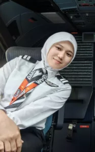 Dulu Hanya Tolong Ibu Berniaga Di Pasar Tamu, Kini Suriati Sukardi Berjaya Jadi Juruterbang Wanita 3 Juruterbang Wanita