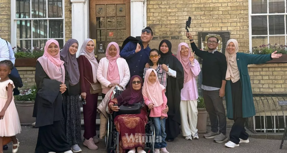 Dr. Hanis Hidayu Hasilkan Tesis PhD Tanpa Pembetulan, Gembira Dapat Bawa Ibu Jejak Kaki Ke UK 4 Dr. Hanis Hidayu Hasilkan Tesis PhD Tanpa Pembetulan, Gembira Dapat Bawa Ibu Jejak Kaki Ke UK