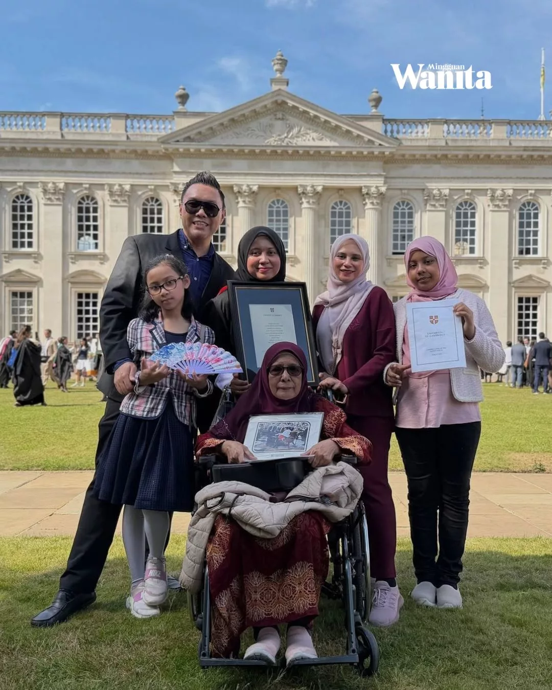 Dr. Hanis Hidayu Hasilkan Tesis PhD Tanpa Pembetulan, Gembira Dapat Bawa Ibu Jejak Kaki Ke UK 3 Dr. Hanis Hidayu Hasilkan Tesis PhD Tanpa Pembetulan, Gembira Dapat Bawa Ibu Jejak Kaki Ke UK