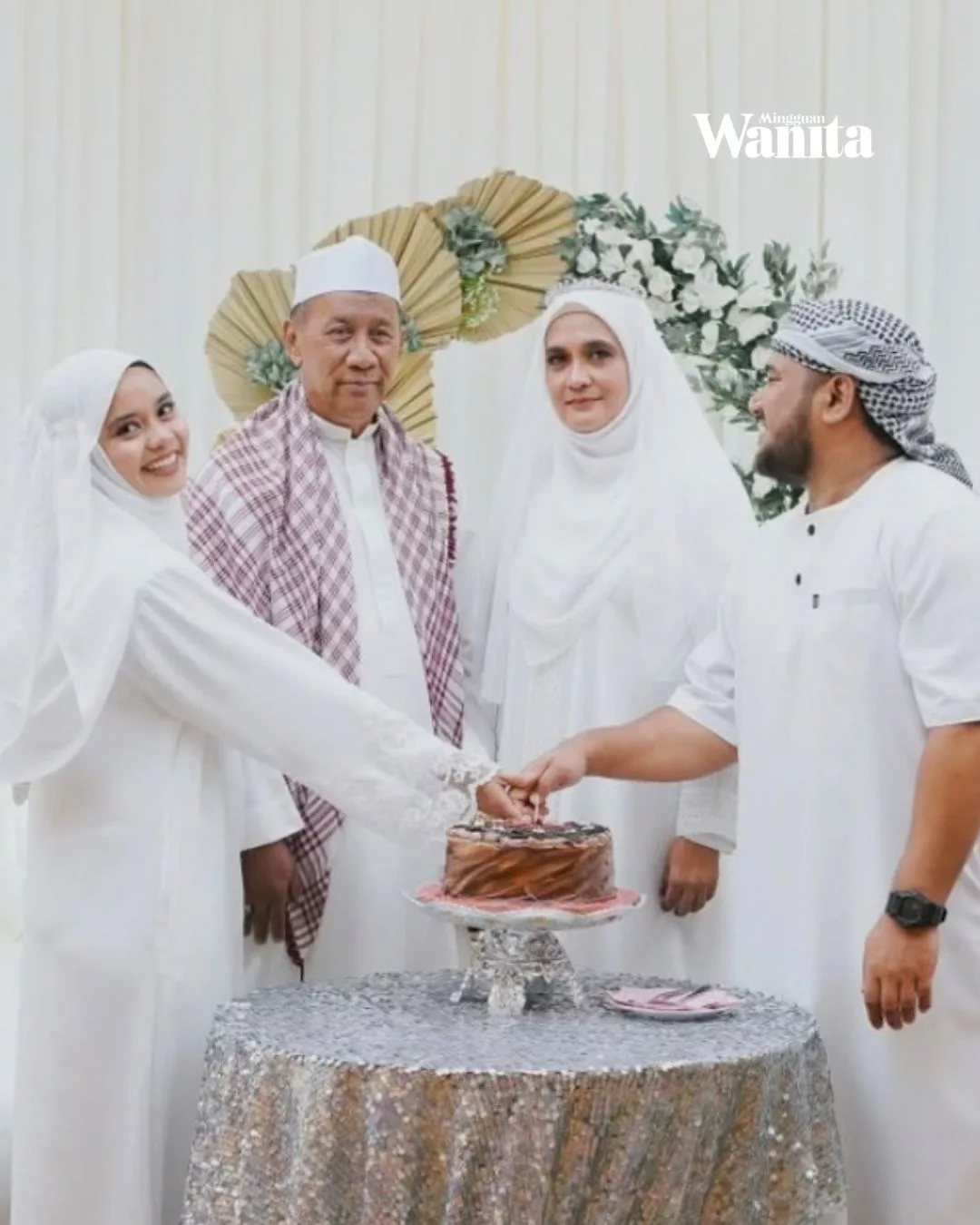 Besan Jadi Suami Isteri, Anak Pun Tak Sangka Ibu Berjodoh Dengan Bapa Mentua 3 Besan Jadi Suami Isteri, Anak Pun Tak Sangka Ibu Berjodoh Dengan Bapa Mentua
